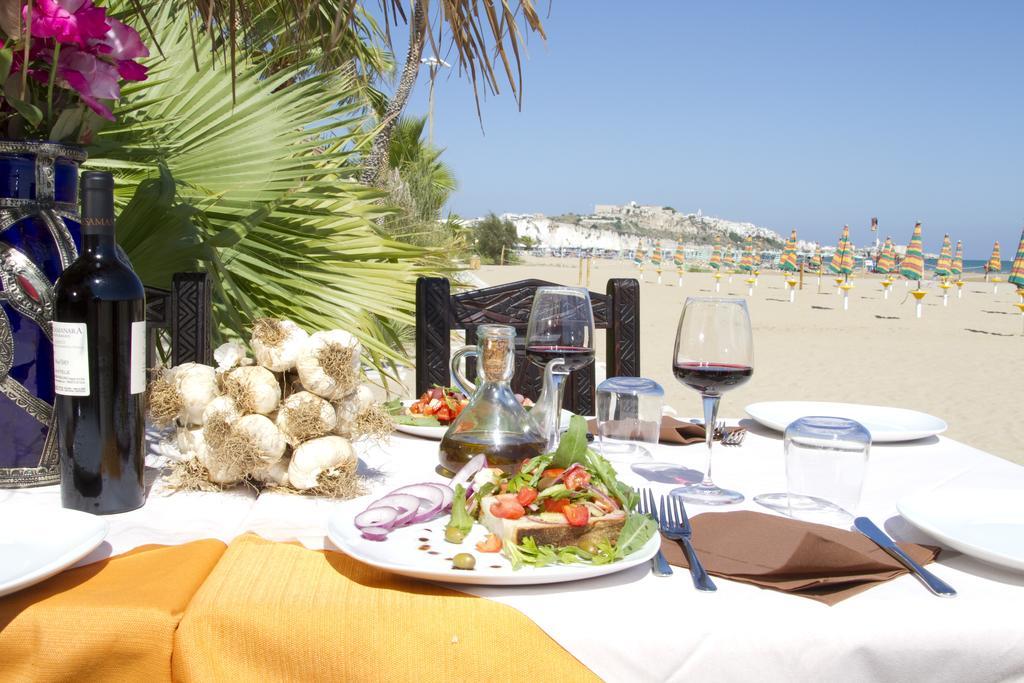 Oasi Beach Hotel Vieste Bagian luar foto
