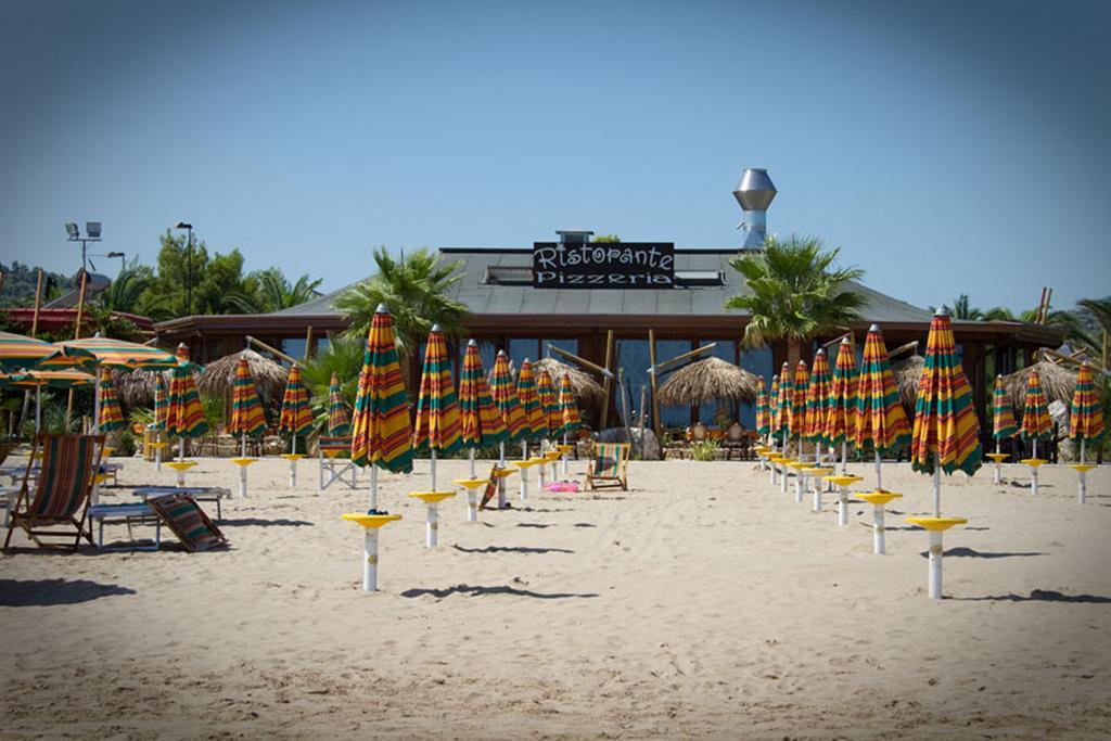 Oasi Beach Hotel Vieste Bagian luar foto